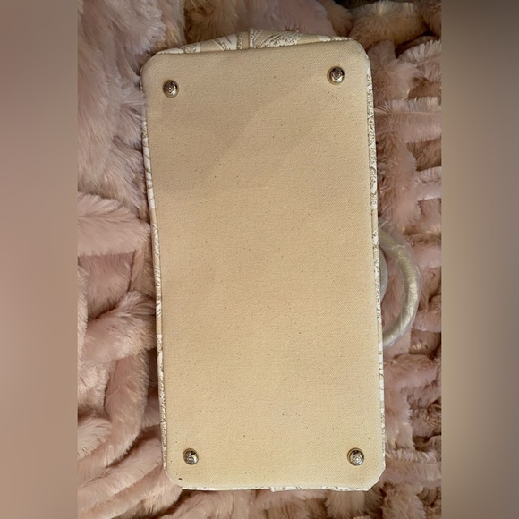 ❣️Oscar de la Renta❣️‼️HostPick 2x‼️Beautiful & Fun Tote Bag 🐰 - Picture 15 of 16